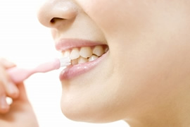 歯周病とは、細菌などによる感染症です。